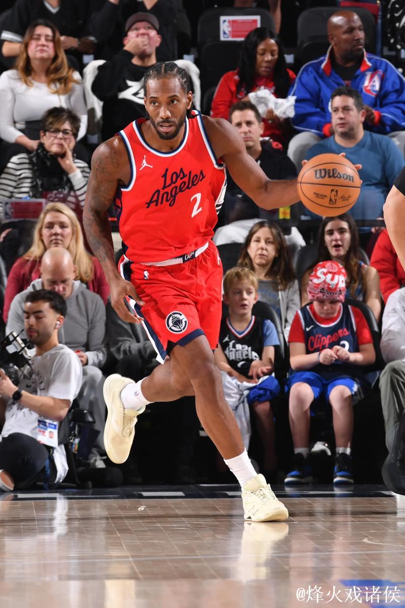 伦纳德全场出战37分钟,18投9中,得到21分4篮板3助攻1抢断 伦纳德全场出战37分钟,18投9中,得到21分4篮板3助攻1抢断